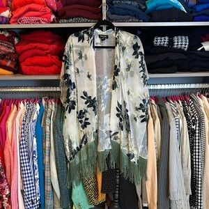 Marcus Adler pale gray/blue/green floral fringed crushed velvet kimono size OS